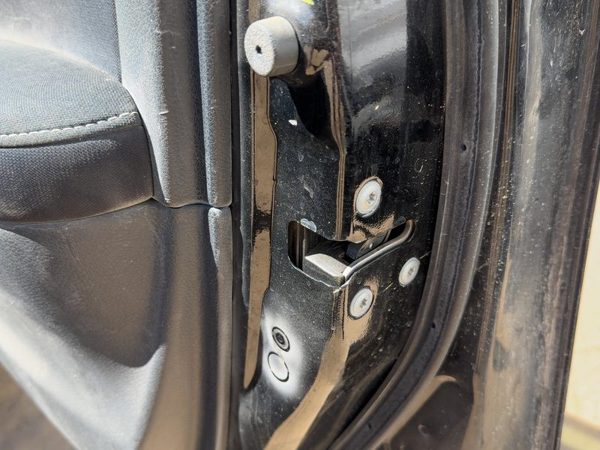 2014 Nissan Sentra Front Door Latch RH — photo 2