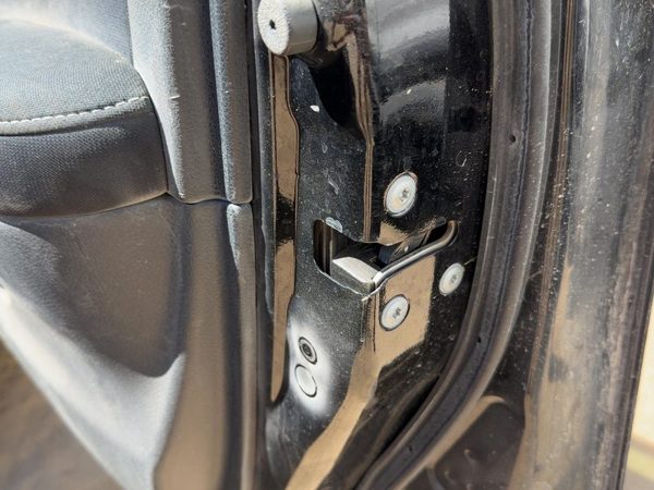 2014 Nissan Sentra Front Door Latch RH — photo 3