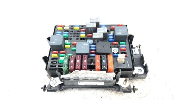 2000-2002 Sierra 2500 Hd Engine Fuse Box Power Distribution Panel Oem 8.1L — photo 1