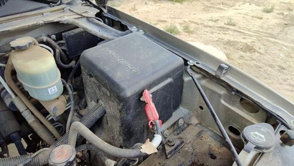 2000-2002 Sierra 2500 Hd Engine Fuse Box Power Distribution Panel Oem 8.1L — photo 4