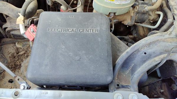 2000-2002 Sierra 2500 Hd Engine Fuse Box Power Distribution Panel Oem 8.1L — photo 2