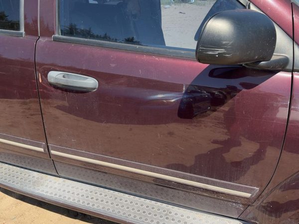2004 Dodge Durango Front Door RH Molten Red PR8 — photo 2