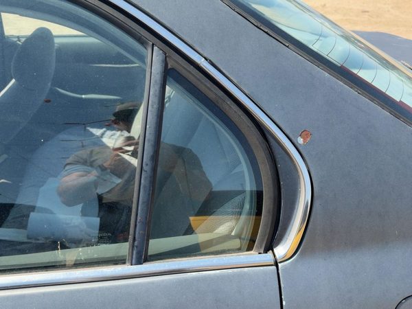 96-00 Honda Civic Driver Left Rear Vent Window Back Door Glass With Frame Oem — photo 1