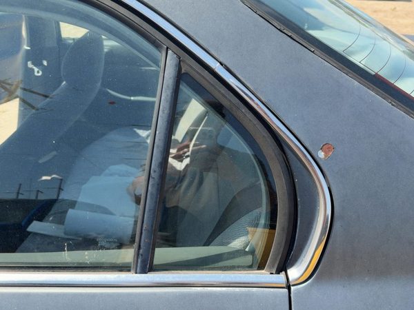 96-00 Honda Civic Driver Left Rear Vent Window Back Door Glass With Frame Oem — photo 4