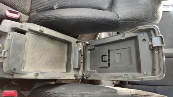 2010-2014 Subaru Legacy Outback Center Console Lid Only Oem Arm Rest Fold Down — photo 4