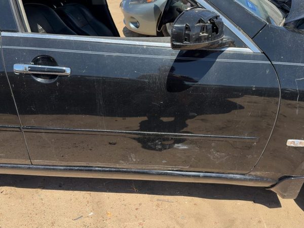 2007 INFINITI M35 Front Door RH Black Obsidian KH3 — photo 4