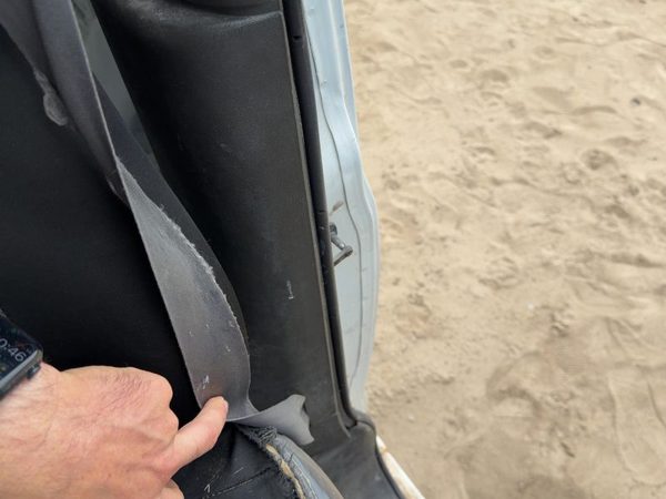 1996-2002 Chevy Express Van 2500 Driver Left Lower B-Pillar Trim Black — photo 1