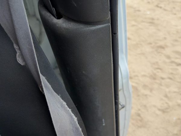 1996-2002 Chevy Express Van 2500 Driver Left Lower B-Pillar Trim Black — photo 5