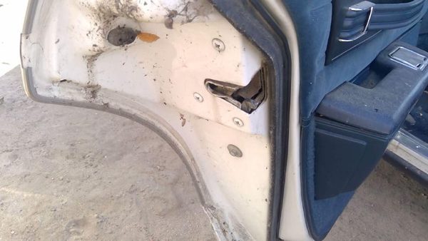1977-1990 Chevy Caprice Driver Left Rear Door Latch With Rods/Cables Oem Back — photo 4