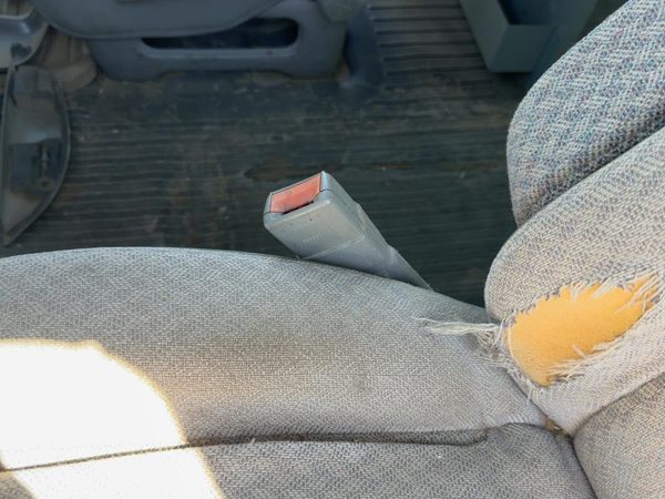 98-02 Express 2500 Driver Left Front Seat Belt Buckle Receiver Oem Grey 92G — photo 4