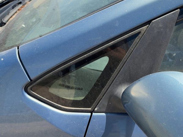 2004-2009 Toyota Prius Driver Left Front Vent Window OEM — photo 2
