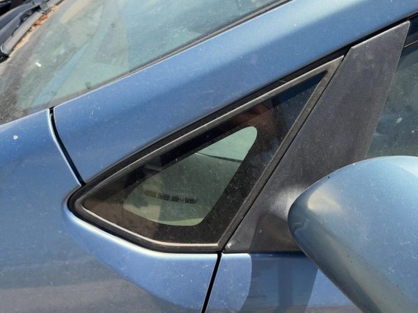 2004-2009 Toyota Prius Driver Left Front Vent Window OEM — photo 3
