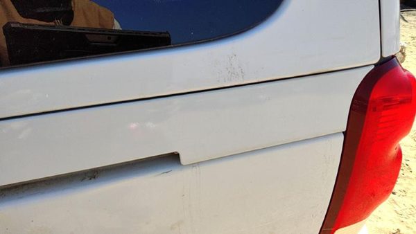 2005-2009 Chevy Uplander Driver Left Rear Door Roller Moulding Oem White 50U — photo 4