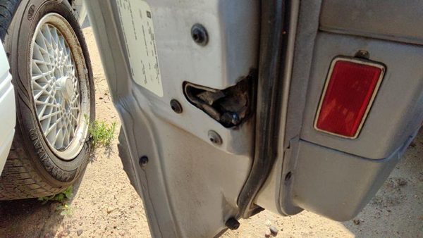 90-91 Olds 88 Driver Left Front Door Latch With Rods/Cables Oem — photo 3