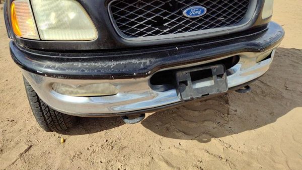 1997 Ford F-150 Front Bumper Assy. F150 Black Ua Bent — photo 3