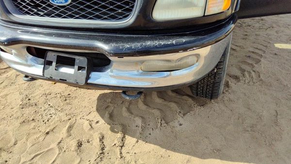 1997 Ford F-150 Front Bumper Assy. F150 Black Ua Bent — photo 6