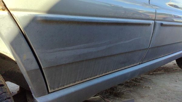 00-03 Grand Cherokee Passenger Right Rear Moulding From Door Back Trim Strip — photo 3
