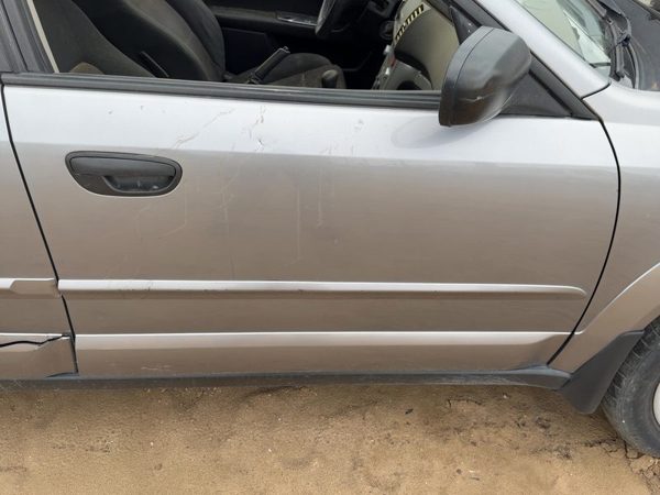 2009 Subaru Legacy Front Door RH Silver Slq — photo 2