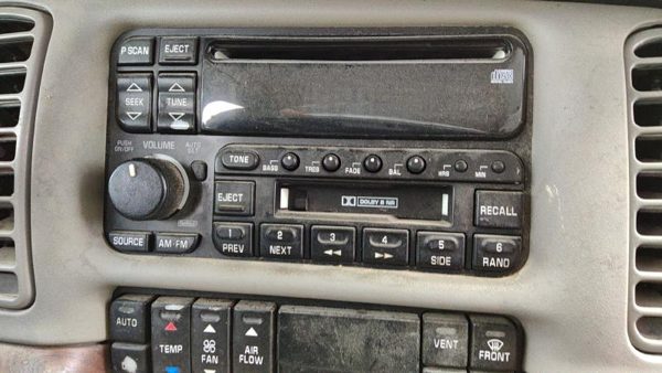 2000 Buick Park Avenue Audio & Visual Equip.(radio) — photo 2