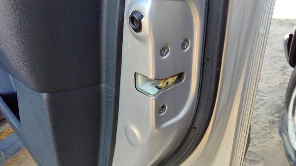 2009-2015 Honda Pilot Passenger Right Front Door Latch With Rods/Cables Oem — photo 1