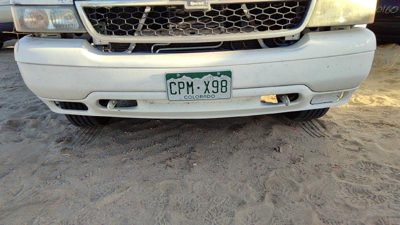 2000-2006 Chevy Suburban Front Bumper Assembly With Brackets 50U Summit White