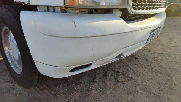 2000-2006 Chevy Suburban Front Bumper Assembly With Brackets 50U Summit White — photo 4
