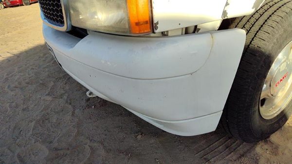 2000-2006 Chevy Suburban Front Bumper Assembly With Brackets 50U Summit White — photo 3