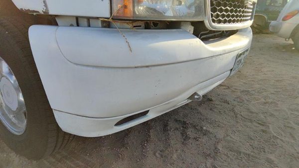 2000-2006 Chevy Suburban Front Bumper Assembly With Brackets 50U Summit White — photo 5