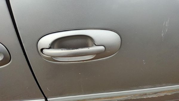 2000 Chrysler Town & Country Driver Left Rear Outside Door Handle Back Silver — photo 2