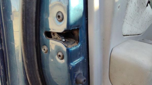 2006 Hyundai Sonata Driver Left Front Door Latch With Rods/Cables Oem 813103K020 — photo 2