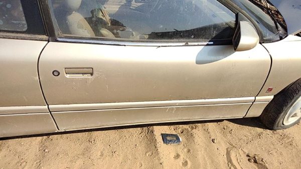 1993 Saturn Sc2 Front Door RH Gold — photo 1