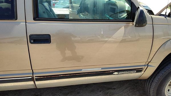 1997 Chevy Pickup 2500 Front Door RH Gold 55U — photo 1