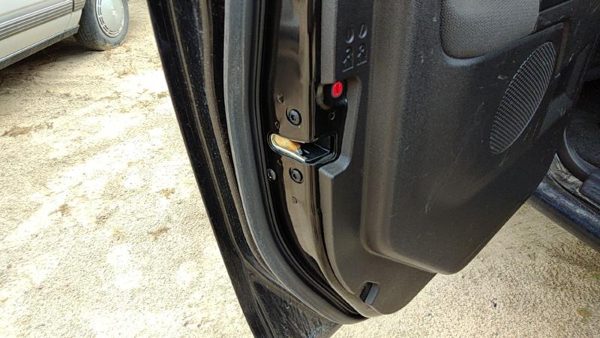 2004-2012 Gmc Canyon Driver Left Rear Door Latch With Rods/Cables Oem Back — photo 2