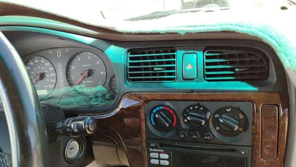 2000 Subaru Legacy Dash Panel Tan 040 — photo 2