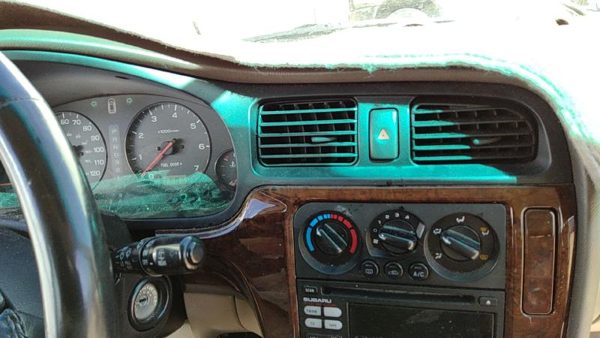 2000 Subaru Legacy Dash Panel Tan 040 — photo 1