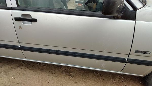1991 Volvo 740 Front Door RH Silver — photo 4