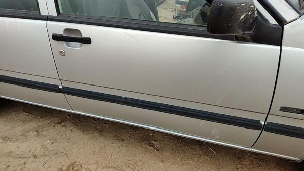 1991 Volvo 740 Front Door RH Silver — photo 5