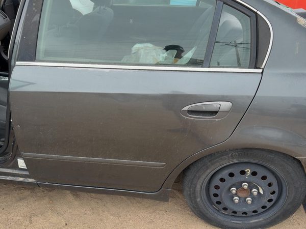 2005 Nissan Altima Rear Door LH Smoke K11 — photo 1