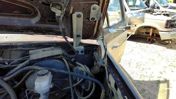 1988 Ford F150 Hood Hinge LH Brown — photo 2