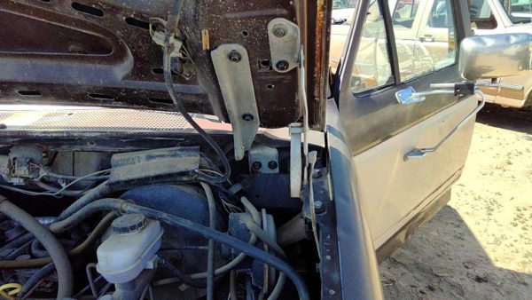 1988 Ford F150 Hood Hinge LH Brown — photo 4