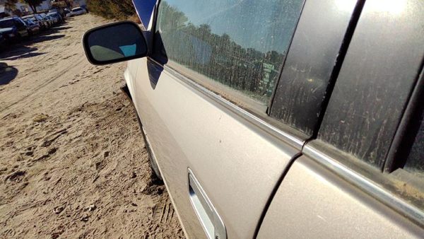 1998 Toyota Camry Front Door LH Gold — photo 3