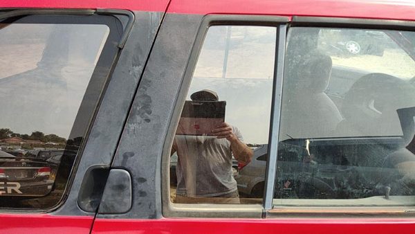 90-95 Pathfinder Passenger Right Rear Vent Window Back Door Glass With Frame — photo 4