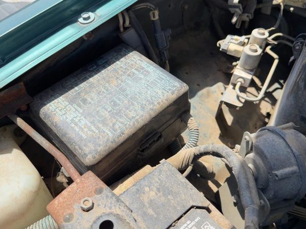 1991-1995 Isuzu Rodeo Engine Fuse Box Power Distribution Panel Oem 3.2L — photo 1