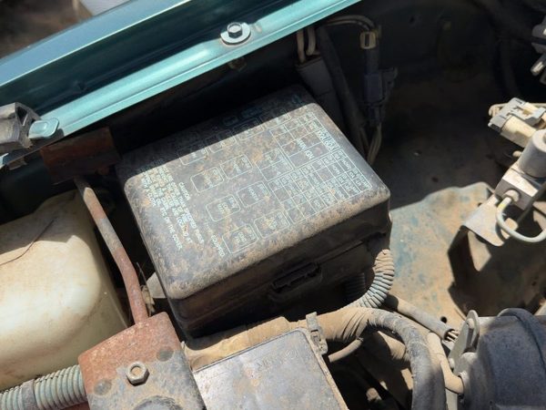 1991-1995 Isuzu Rodeo Engine Fuse Box Power Distribution Panel Oem 3.2L — photo 2