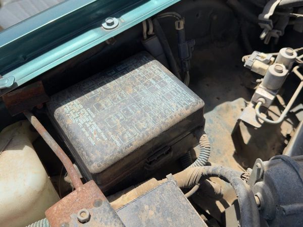 1991-1995 Isuzu Rodeo Engine Fuse Box Power Distribution Panel Oem 3.2L — photo 3