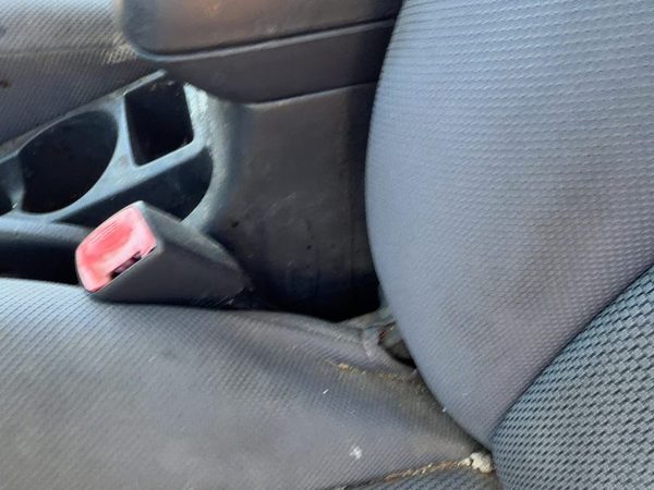 2005-2008 Toyota Matrix Xr Driver Left Front Seat Belt Buckle Receiver Oem — photo 1
