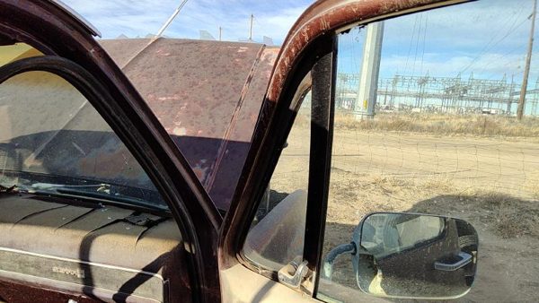 73-91 Sierra C3500 Passenger Right Front Vent Window Small Door Glass With Frame — photo 4
