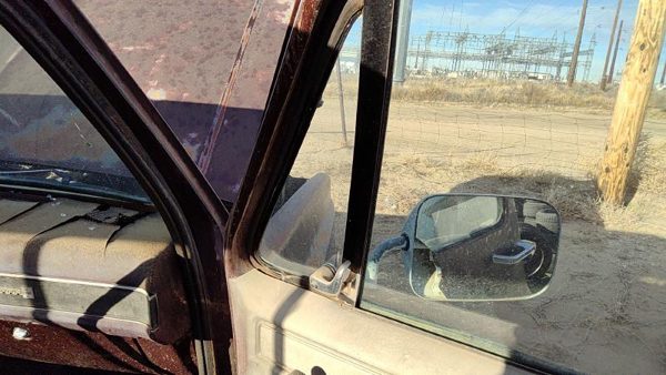 73-91 Sierra C3500 Passenger Right Front Vent Window Small Door Glass With Frame — photo 6