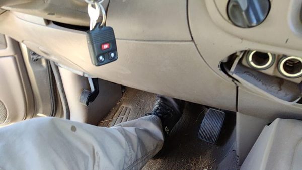 97-02 Ford Expedition Lower Dash Under Column Knee Bolster Trim Panel Oem Tan Fh — photo 1