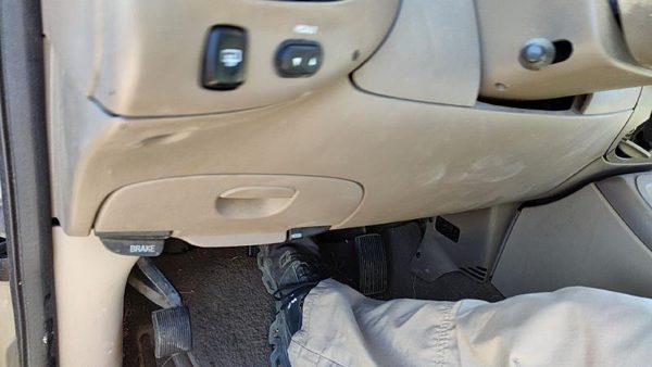 97-02 Ford Expedition Lower Dash Under Column Knee Bolster Trim Panel Oem Tan Fh — photo 4